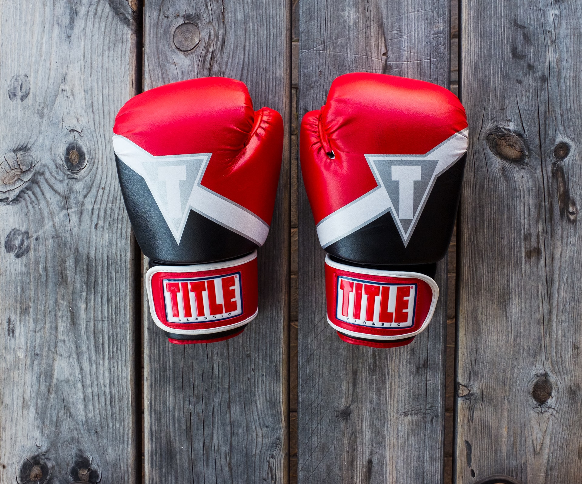 9 Key Differences Between MMA Glove Vs Boxing Gloves