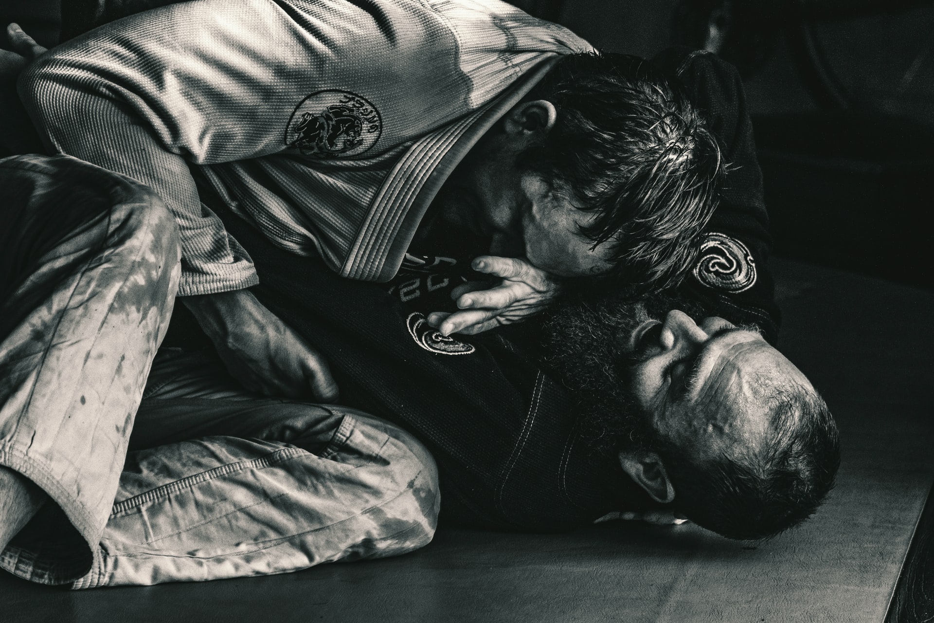 Comparing Air Choke Vs Blood Choke: Safer, Easier & How To