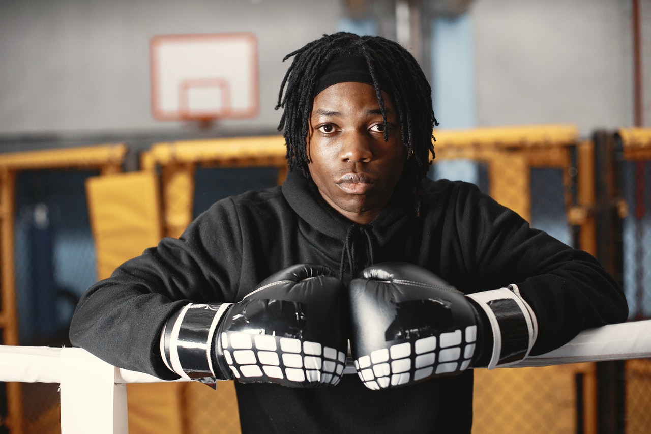 How Tight Should Boxing Gloves Fit? Sizing & Break-In Guide
