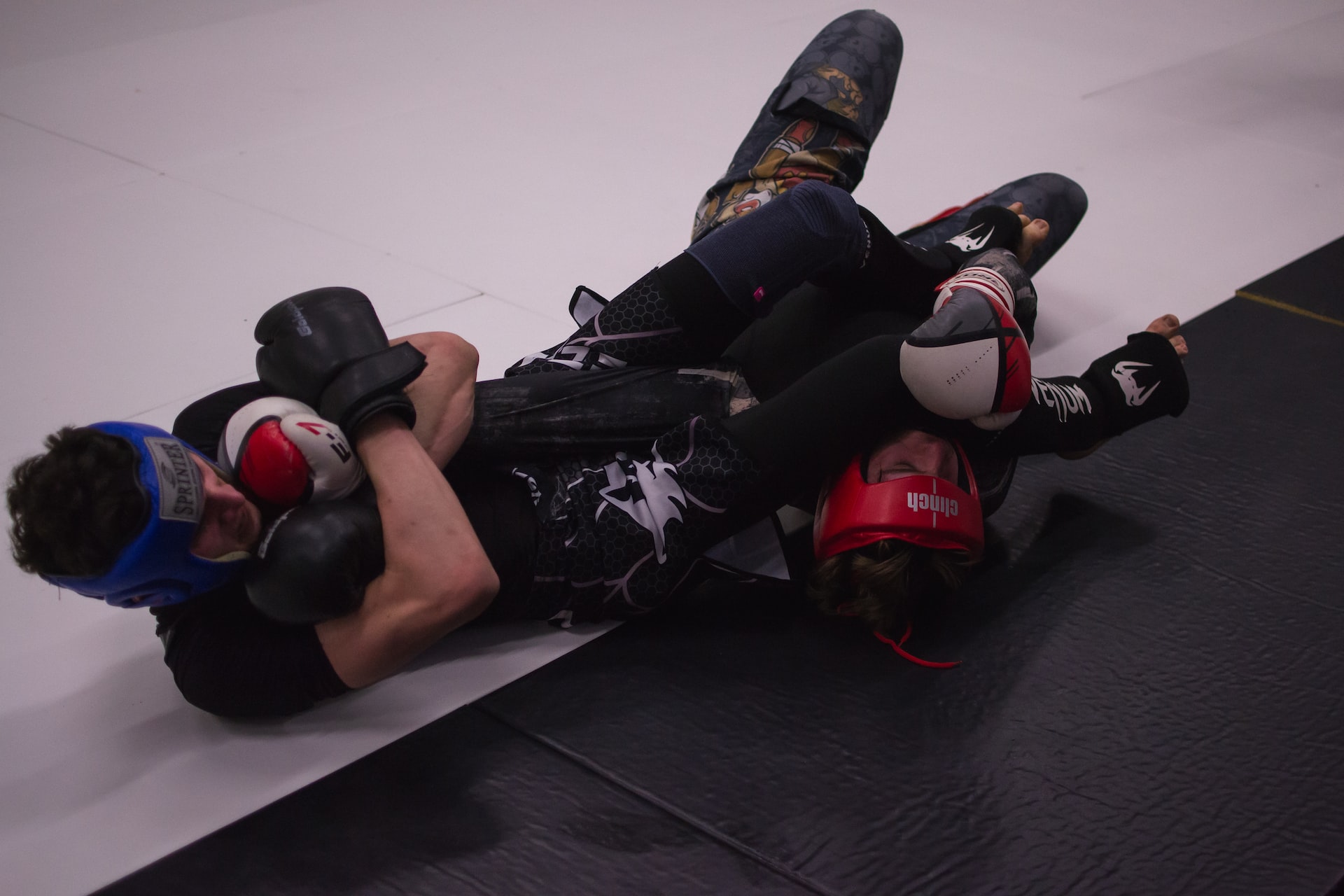 Sparring With MMA Gloves: 7 Reasons Why You Shouldn’t!