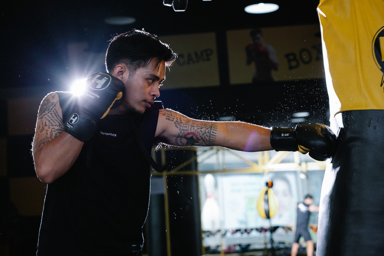 Using Smartwatches For Boxing & Kickboxing: How To Wear It?