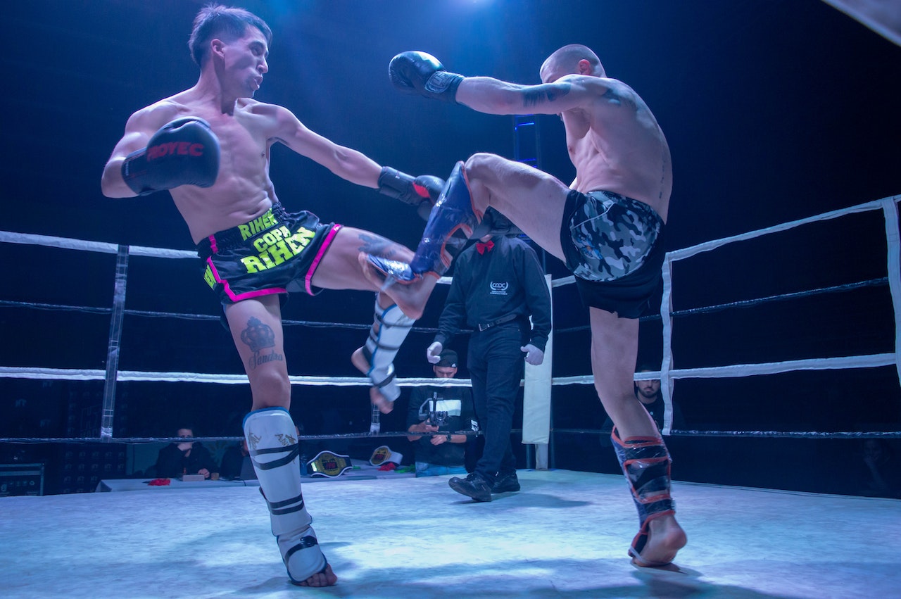 Using Boxing Footwork on Muay Thai: How To Mix Martial Arts?